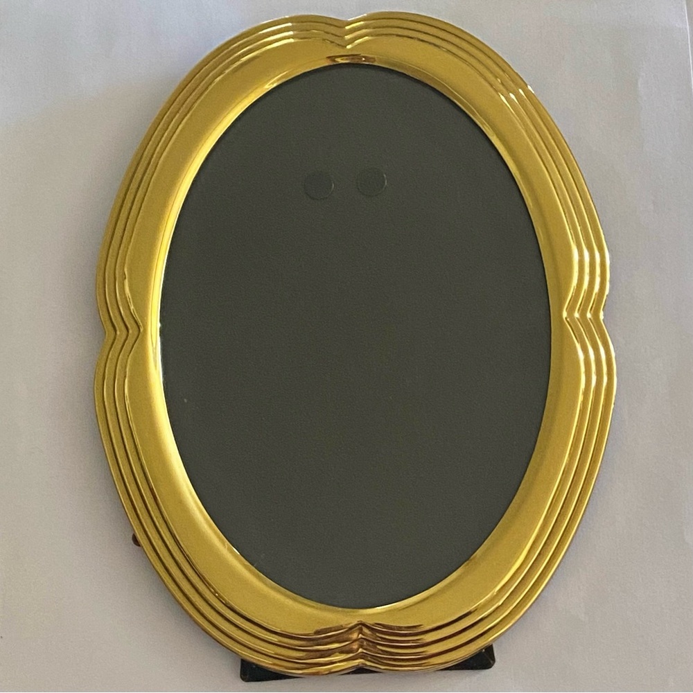 Vintage Picture Photo Frame Metal Brass Free Standing Wall Hanging 5” x 7” Oval